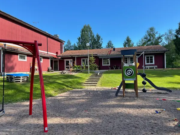 Jädraås förskola med lekplats